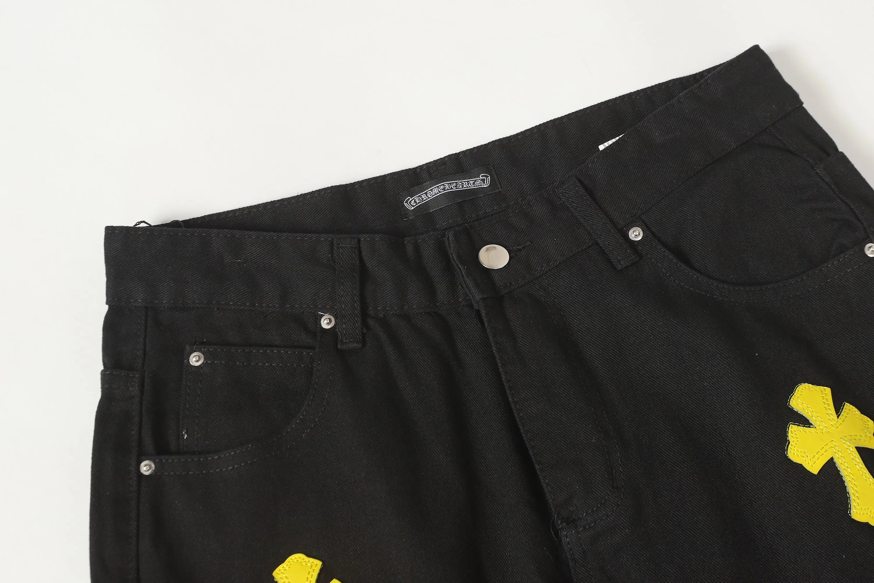 P256 Actual photo [High quality] Coding: LH977 Color: Picture color Size: S to XXXL - Chrome Hearts/Chrome Hearts Classic colored leather cross washed color cloth unisex denim trousers - Vibe style straight stacked god-level version - Carbon fine bias denim color cloth - Old vintage complete set of hardware - Chrome Hearts high version uses high ounce custom fabrics, enzyme washing and soft color fixation, soft and thick to wear The details are all produced by pure hand polishing and craftsmanship. All-over jacquard fabrics have unique design styles. Multiple processes create a full retro feel. Niche unique non-colliding shirts. Customized old spray-painted buttons. Every detail is crafted with craftsmanship. Size Pants length Waist Hips Unit cm S 98 68 100 M 99 72 104 L 100 76 108 XL 101 80 112 XXL 102 84 116 XXXL 103 88 120